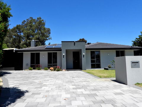 Deluxe Modern Family Home With Pool - Accommodation Yamba 0