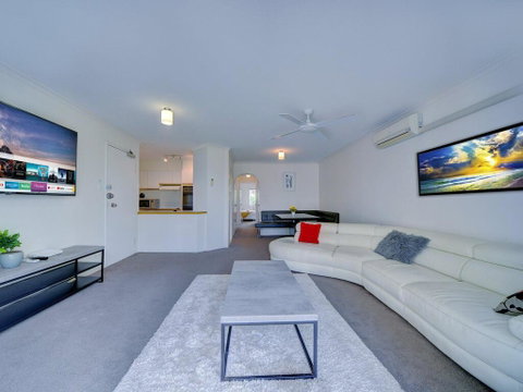 2BR Aloha Lane Main Beach Apartment - Accommodation Yamba 0