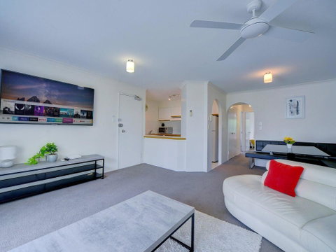 2BR Aloha Lane Main Beach Apartment - Accommodation Yamba 1