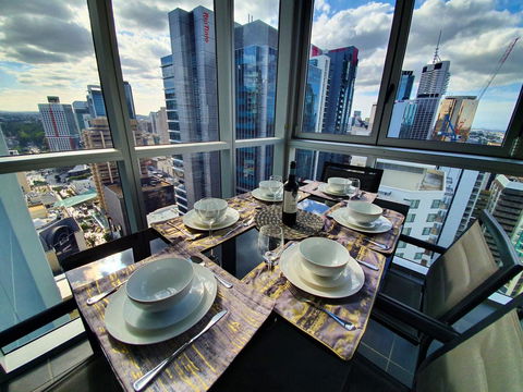 2BR EPIC VIEWS , CBD,  2 Cars , Pool, Wine, Gym, Netflix - Accommodation Yamba 1
