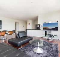 3-Bed Apartment with Parking Near Parks and Dining - Accommodation Yamba