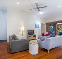 33 Bangalow - Narrawallee's Beautiful Bungalow - Accommodation Yamba