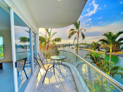 3br Broadbeach Lakefront Apartment - Accommodation Yamba 0