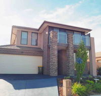 4 Bed 2 And A Half Bath Luxury Villa in Point Cook - Accommodation Yamba