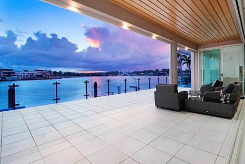 4.5 Million Dollar Surfers Paradise Dream Mansion - Accommodation Yamba 3