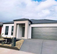 4Bed 2Bath Cozy Guesthouse in Tarneit - Accommodation Yamba