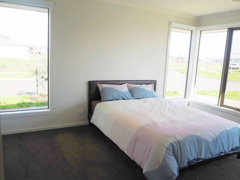 5Bed 2Bath Family House In Werribee - Accommodation Yamba 2