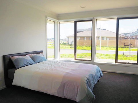 5Bed 2Bath Family House In Werribee - Accommodation Yamba 1