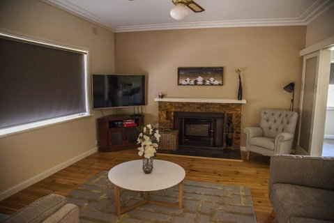 725 Myrtleford-Yackandandah Road - Accommodation Yamba 2