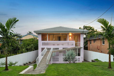 A PERFECT STAY - Sunset Beach - Riverside - Accommodation Yamba 1