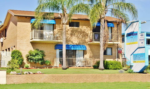 Abel Tasman Motel - Accommodation Yamba 0