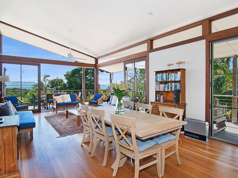 Above The Pass - Accommodation Yamba 3