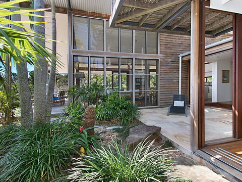 Above The Pass - Accommodation Yamba 2