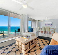 Absolute Beachfront in the heart of Surfers Paradi - Accommodation Yamba