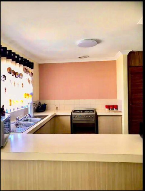 Diggers Dealers Accommodation - Accommodation Yamba 1