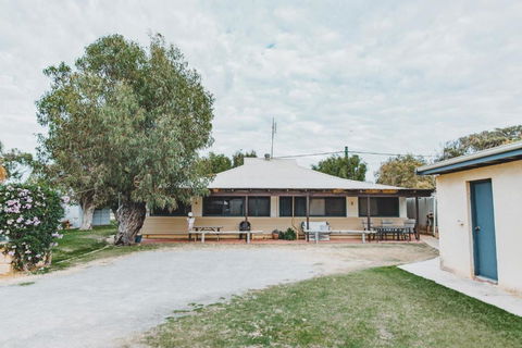 Dongara Hotel Motel - Accommodation Yamba 1