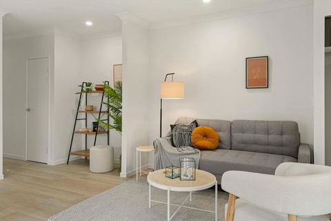 Dual Key 5BR Family Home With Stunning Interior - Accommodation Yamba 0