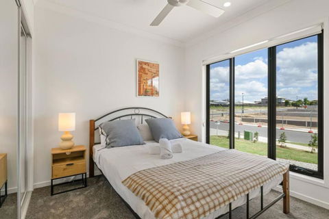 Dual Key 5BR Family Home With Stunning Interior - Accommodation Yamba 2