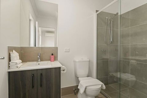 Dual Key 5BR Family Home With Stunning Interior - Accommodation Yamba 4