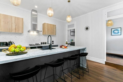 EDW19 - Stylish 2-Bed, 2-Bath Townhose In Drummoyne - Accommodation Yamba 0