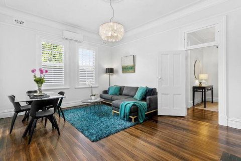 EDW19 - Stylish 2-Bed, 2-Bath Townhose In Drummoyne - Accommodation Yamba 3