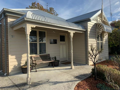 Elmsford Cottage - Accommodation Yamba 1