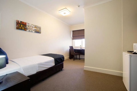 Enfield Hotel - Accommodation Yamba 2