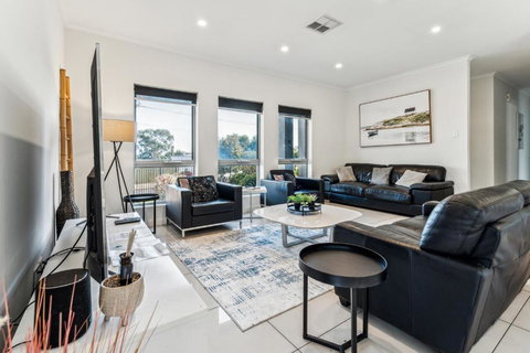 Enfield Executive - Accommodation Yamba 3