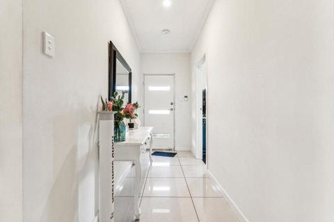 Enfield Executive - Accommodation Yamba 1