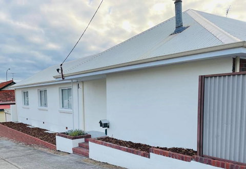 Executive Central Home - Accommodation Yamba 0