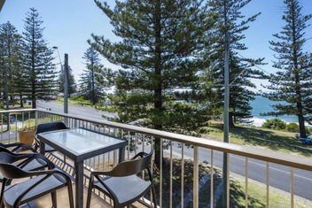 Flinders Lodge Unit 5 with Accommodation Yamba
