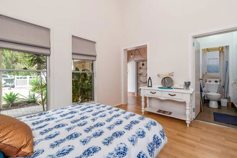 Gawler Townhouses 1C , 1 Queen Bed - Accommodation Yamba 0