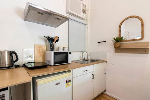 Gawler Townhouses 1C , 1 Queen Bed - Accommodation Yamba 4