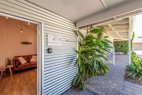 Gawler Townhouses 1C , 1 Queen Bed - Accommodation Yamba 1