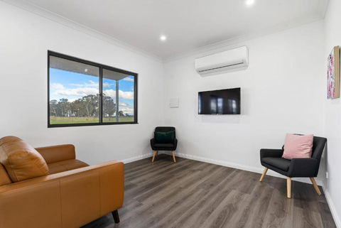 Glenowrie Cottage - 2 King Beds - Close To Cadia - Accommodation Yamba 3