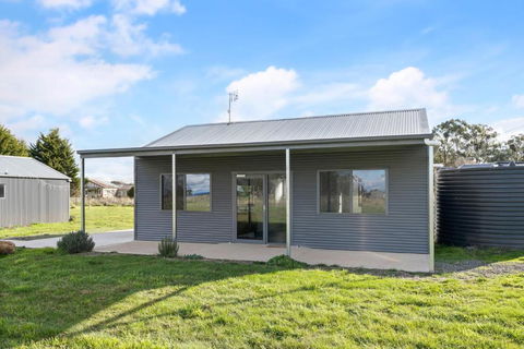 Glenowrie Cottage - 2 Queen Beds - Near Cadia - Accommodation Yamba 1