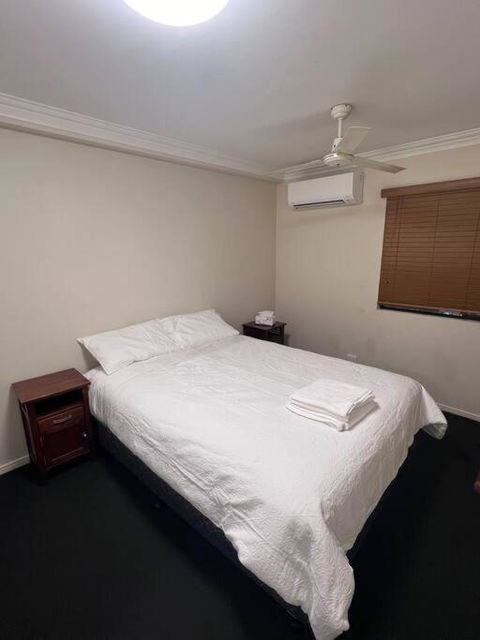 Fully Furnished Modern Unit In Centre Of City - Accommodation Yamba 3