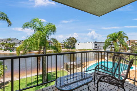 HACIENDA- CANAL VIEWS AND COMFORT - Accommodation Yamba 3