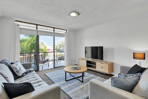 HACIENDA- CANAL VIEWS AND COMFORT - Accommodation Yamba 2