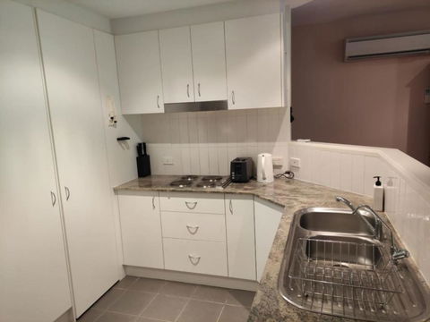 Ground Level 2BR 2BA Apartment W Courtyard - Accommodation Yamba 3