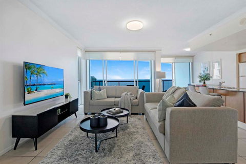 HIGH FLOOR GUARANTEE - 3 Bedroom Plus Study Apartments At Chevron Renaissance - Self Contained & Privately Managed - Wow Stay - Accommodation Yamba 2