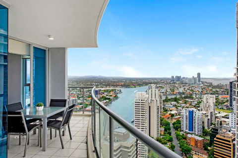 HIGH FLOOR GUARANTEE - 3 Bedroom Plus Study Apartments At Chevron Renaissance - Self Contained & Privately Managed - Wow Stay - Accommodation Yamba 3