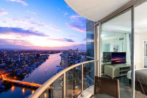 HIGH FLOOR GUARANTEE - 3 Bedroom Plus Study Apartments At Chevron Renaissance - Self Contained & Privately Managed - Wow Stay - Accommodation Yamba 0