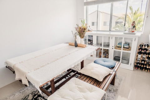 HEART OF BURLEIGH Holiday Villa - Perfect Location With Pools - Accommodation Yamba 1