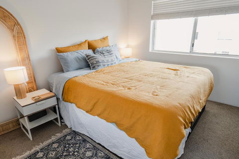 HEART OF BURLEIGH Holiday Villa - Perfect Location With Pools - Accommodation Yamba 3