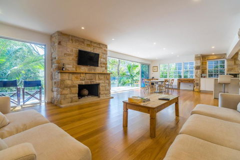 Hidden Beauty - Waterfront - Accommodation Yamba 2