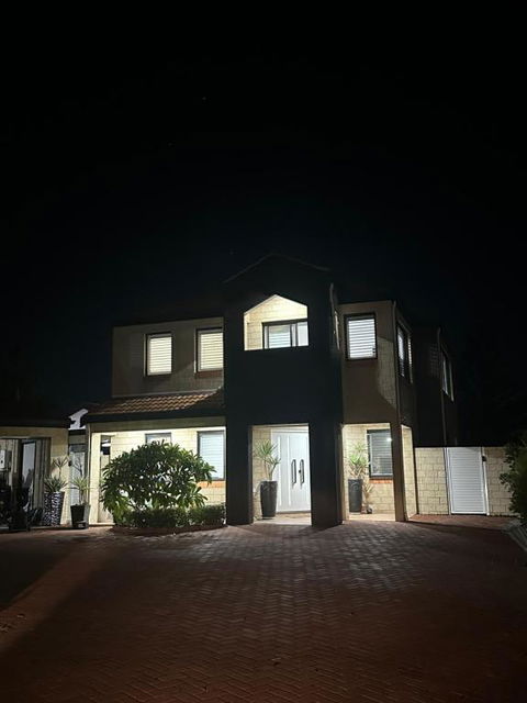 Hillarys Sea-View Panoramic Living - Accommodation Yamba 1
