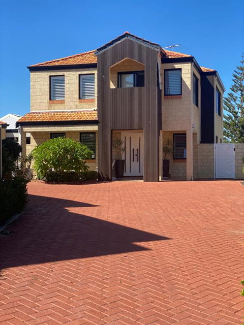 Hillarys Sea-View Panoramic Living - Accommodation Yamba 0