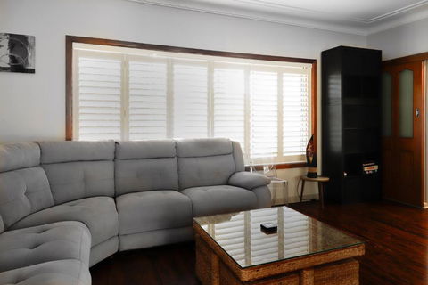 Home Away From Home - 3 Bedroom House Sleeps 6 - Parking - Accommodation Yamba 2