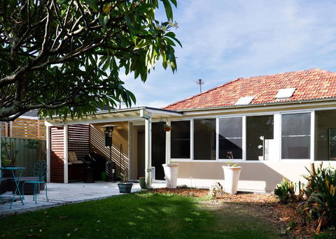 Home Away From Home - 3 Bedroom House Sleeps 6 - Parking - Accommodation Yamba 0